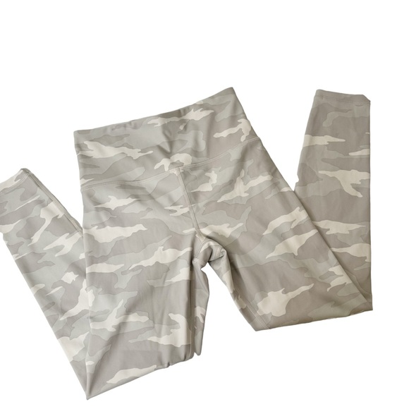 ATHLETA Gray Cream Camo Elation 7/8 Tight Gym Workout
Leggings Size XS - Picture 3 of 4